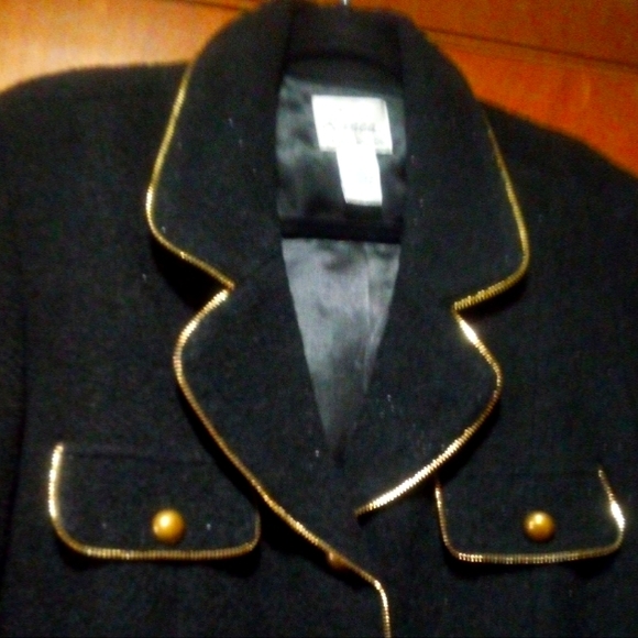 Woman Jacket - Picture 1 of 11
